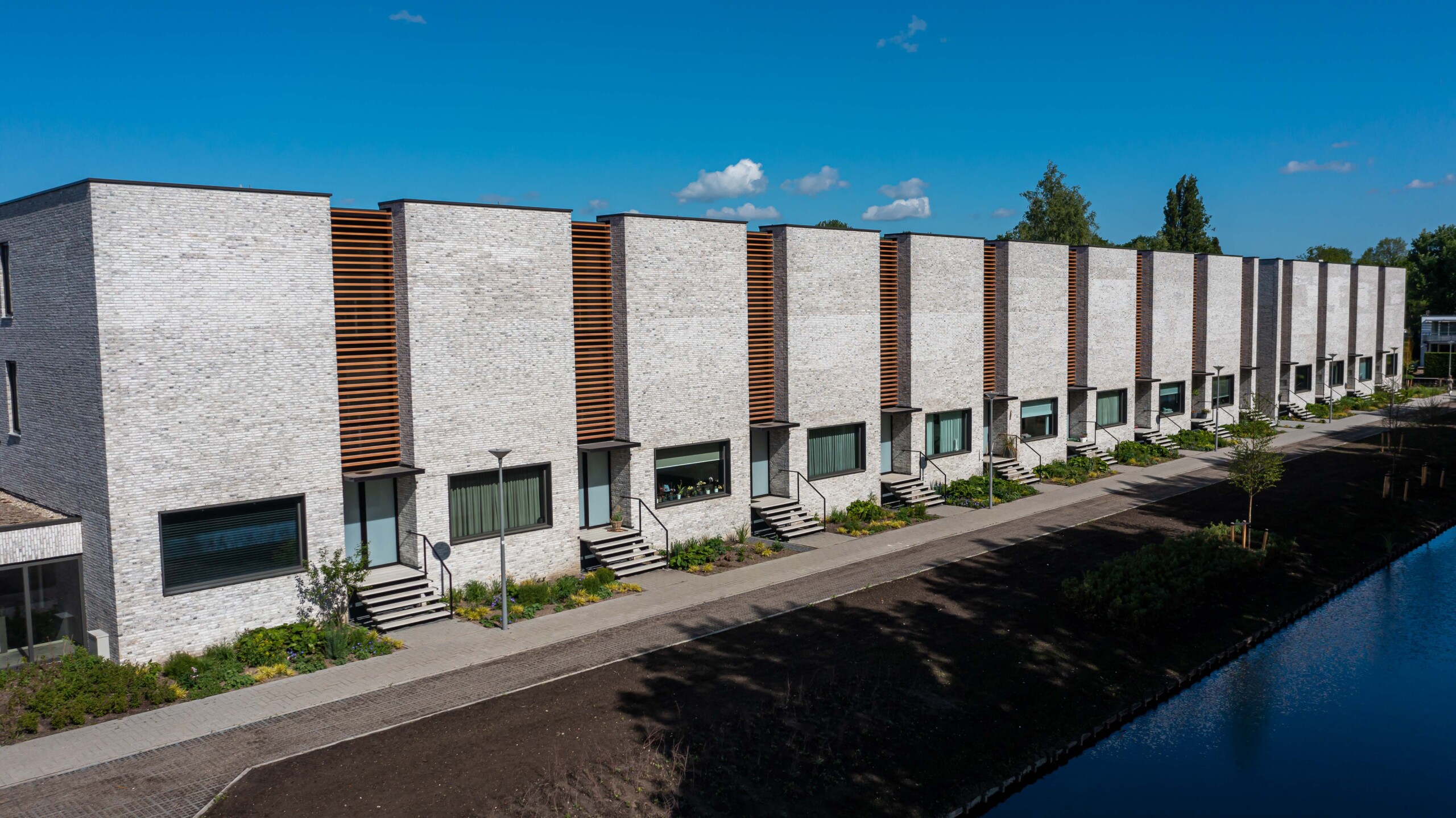 A beautiful entrance with Holonite Stairs